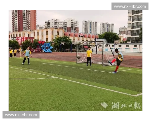 益阳足球联赛精彩纷呈 各队激烈角逐 展现足球风采与团结拼搏精神